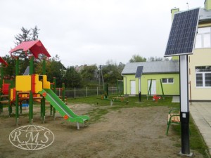 solarna lampa ogrodowa led oświetlenie placu zabaw