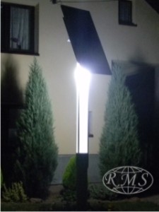 Solarna lampa LED Jupiter 8LTP - efekt oświetlenia w nocy.